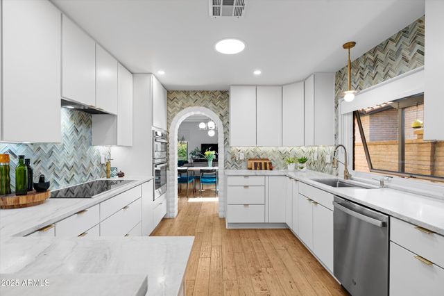 6839 N 18TH Street, Phoenix, AZ 85016