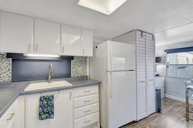 18 Juniper Drive J, Briny Breezes, FL 33435