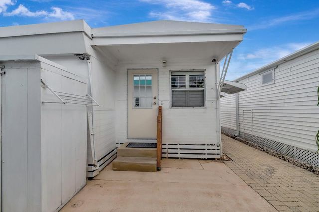 18 Juniper Drive J, Briny Breezes, FL 33435