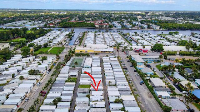 18 Juniper Drive J, Briny Breezes, FL 33435