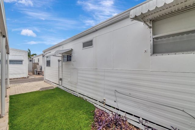 18 Juniper Drive J, Briny Breezes, FL 33435