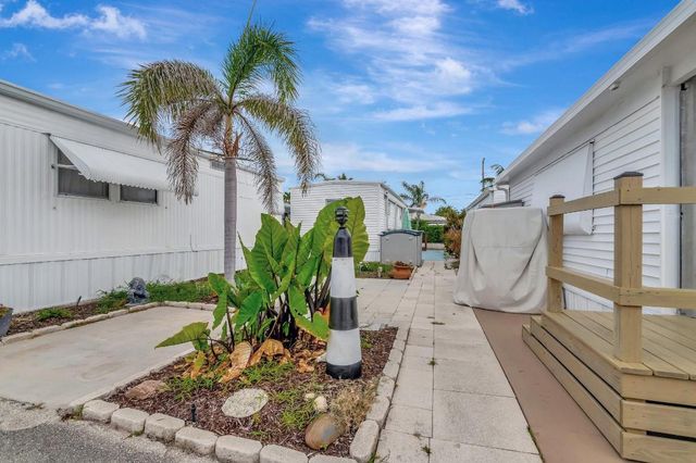 18 Juniper Drive J, Briny Breezes, FL 33435