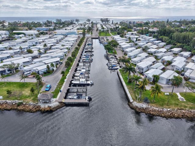 18 Juniper Drive J, Briny Breezes, FL 33435