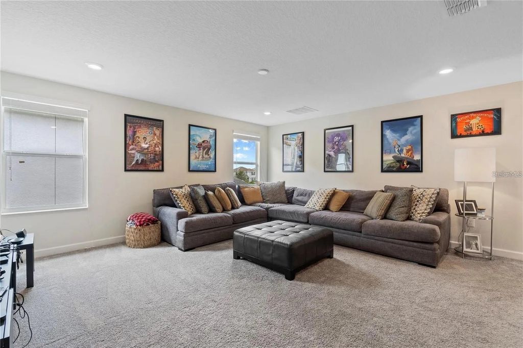 Image 11 of property listing at 11819 IMAGINARY WAY, Orlando, FL 32832