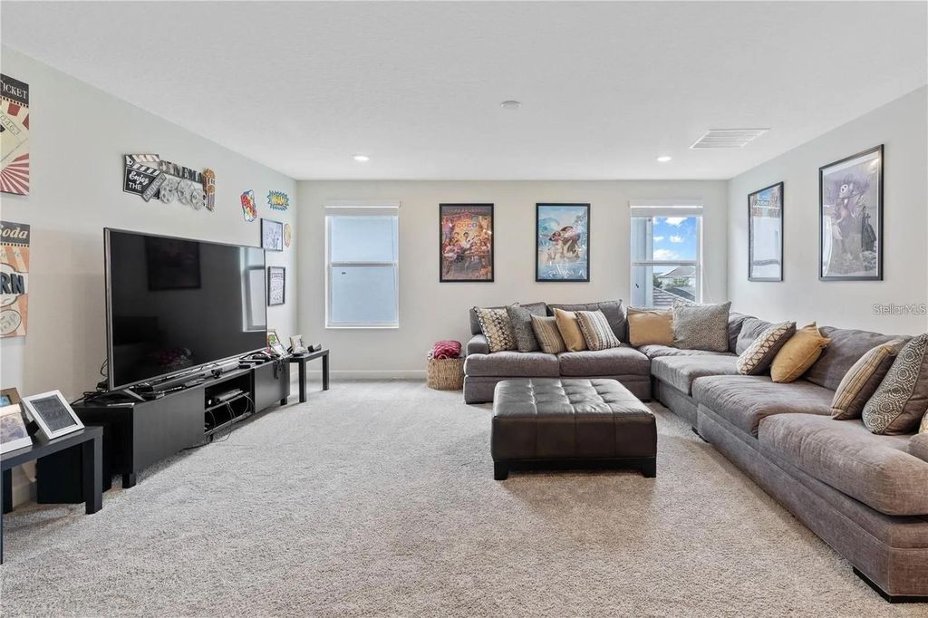 Image 12 of property listing at 11819 IMAGINARY WAY, Orlando, FL 32832