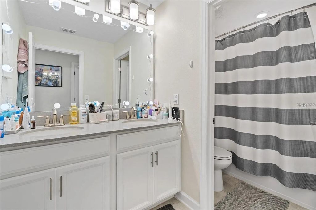 Image 28 of property listing at 11819 IMAGINARY WAY, Orlando, FL 32832