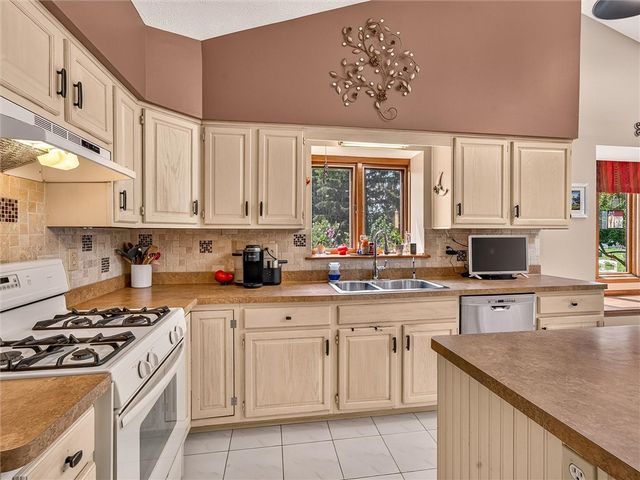 143 Lambton Circle, Greece, NY 14626
