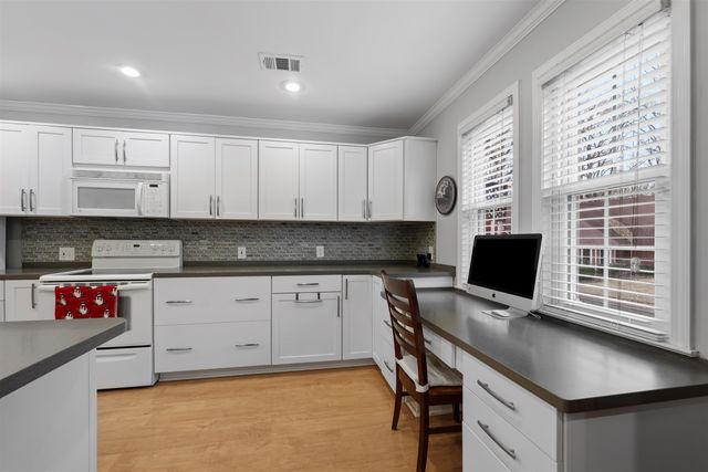 9399 WOODCUTTER CV, Lakeland, TN 38002