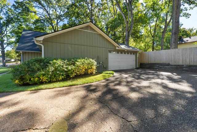 9399 WOODCUTTER CV, Lakeland, TN 38002