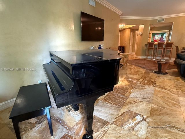 3700 Island Boulevard C203, Aventura, FL 33160