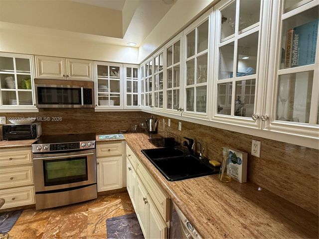 3700 Island Boulevard C203, Aventura, FL 33160