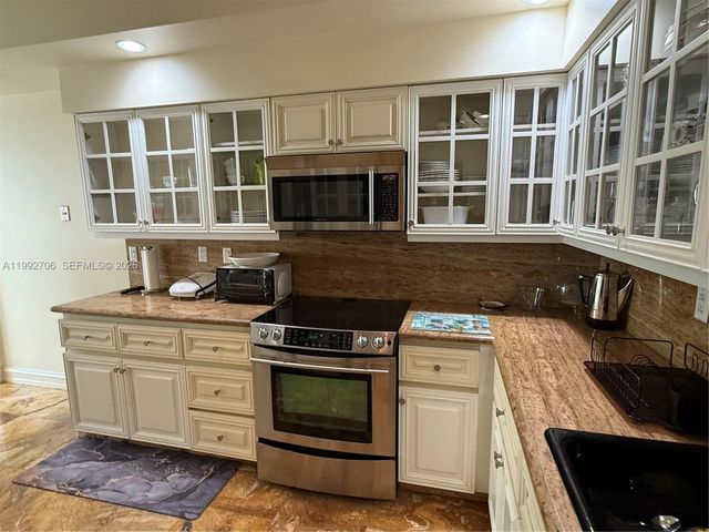 3700 Island Boulevard C203, Aventura, FL 33160