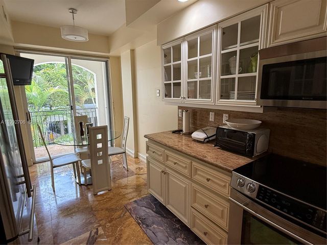 3700 Island Boulevard C203, Aventura, FL 33160