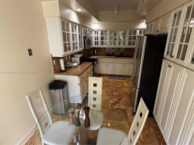 3700 Island Boulevard C203, Aventura, FL 33160