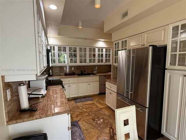 3700 Island Boulevard C203, Aventura, FL 33160