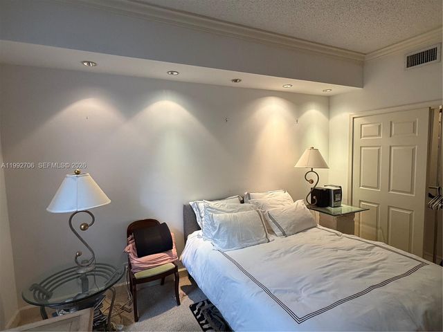 3700 Island Boulevard C203, Aventura, FL 33160