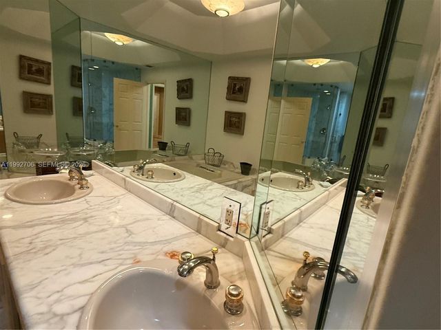 3700 Island Boulevard C203, Aventura, FL 33160