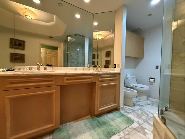 3700 Island Boulevard C203, Aventura, FL 33160