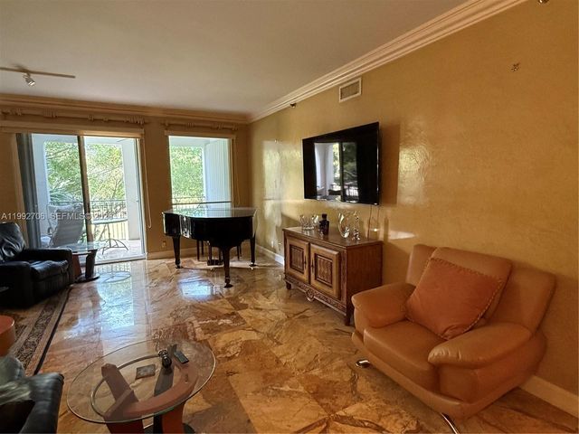 3700 Island Boulevard C203, Aventura, FL 33160
