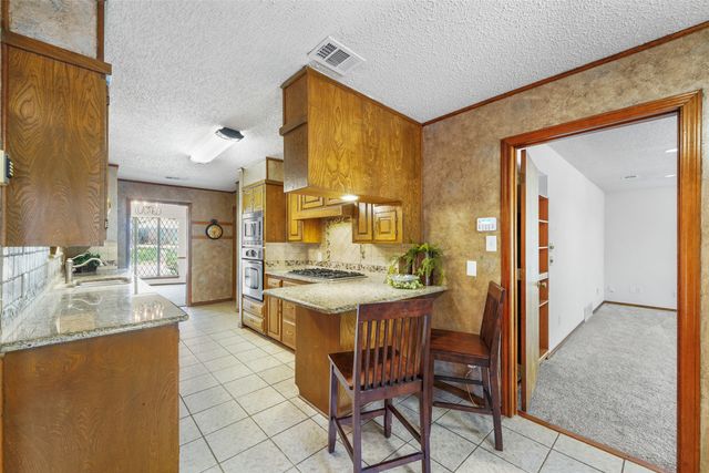 2323 Brookside Drive, Arlington, TX 76012