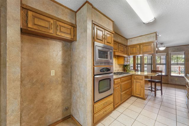 2323 Brookside Drive, Arlington, TX 76012