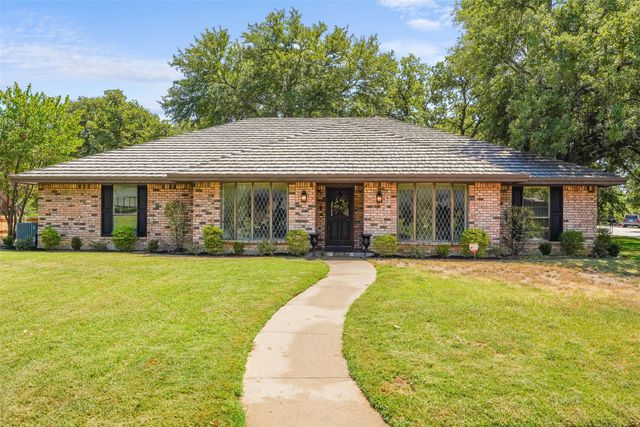 2323 Brookside Drive, Arlington, TX 76012