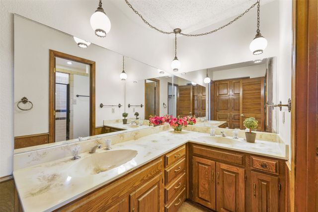 2323 Brookside Drive, Arlington, TX 76012