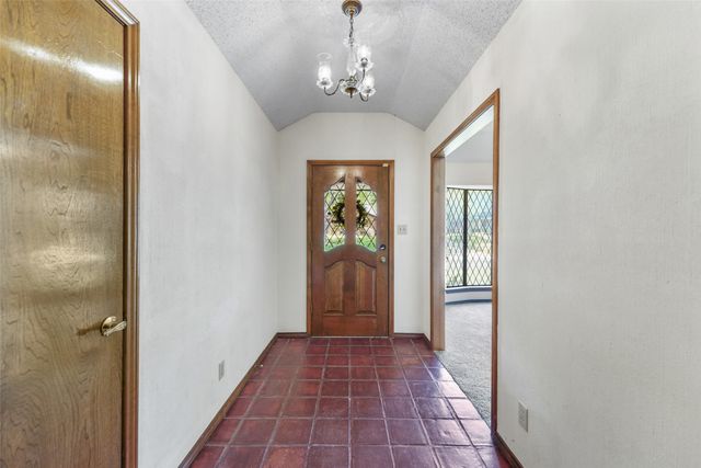 2323 Brookside Drive, Arlington, TX 76012