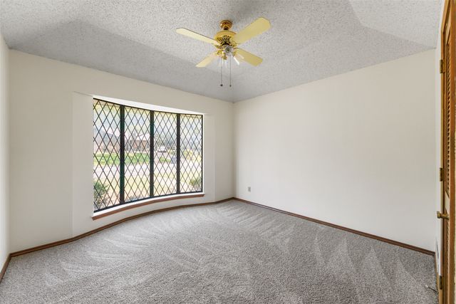 2323 Brookside Drive, Arlington, TX 76012