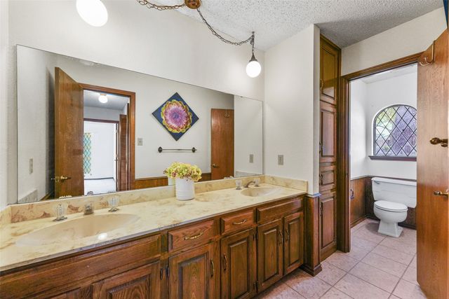 2323 Brookside Drive, Arlington, TX 76012