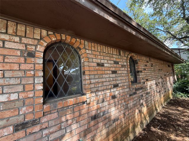 2323 Brookside Drive, Arlington, TX 76012