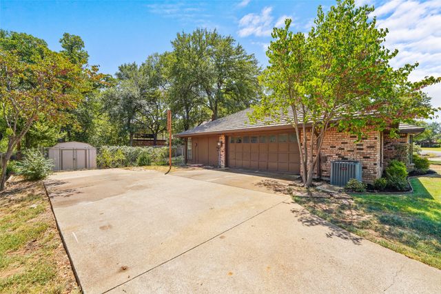 2323 Brookside Drive, Arlington, TX 76012