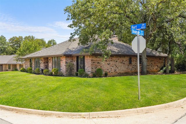 2323 Brookside Drive, Arlington, TX 76012