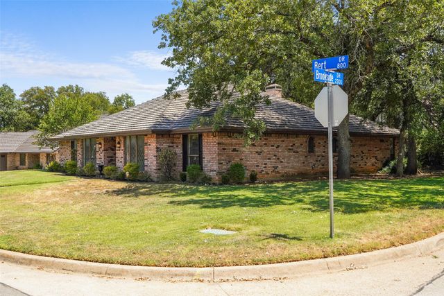 2323 Brookside Drive, Arlington, TX 76012