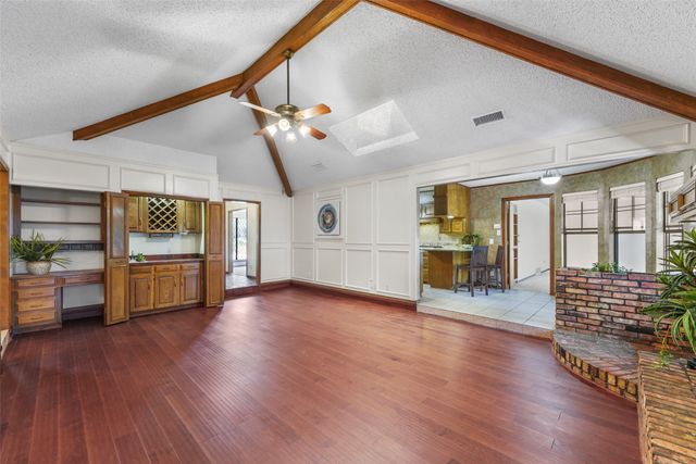 2323 Brookside Drive, Arlington, TX 76012