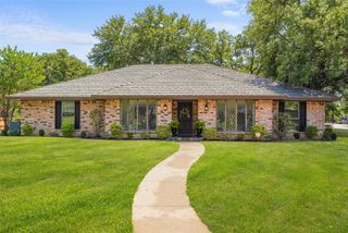 2323 Brookside Drive, Arlington, TX 76012