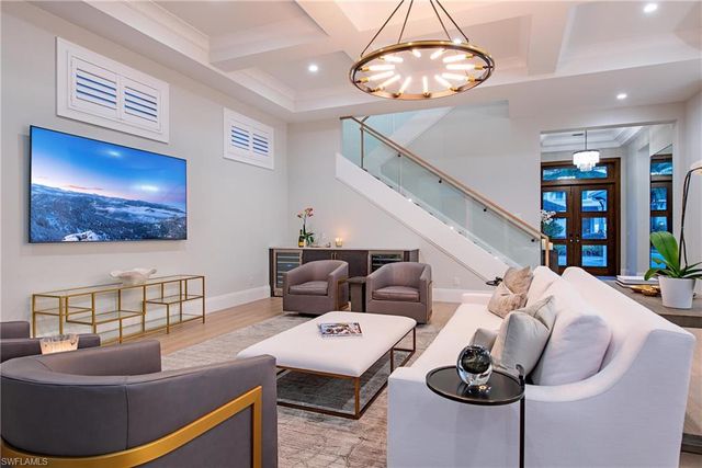 6830 Mangrove AVE, Naples, FL 34109