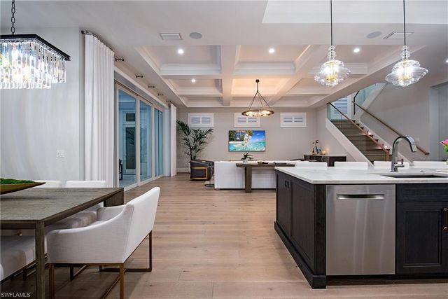 6830 Mangrove AVE, Naples, FL 34109