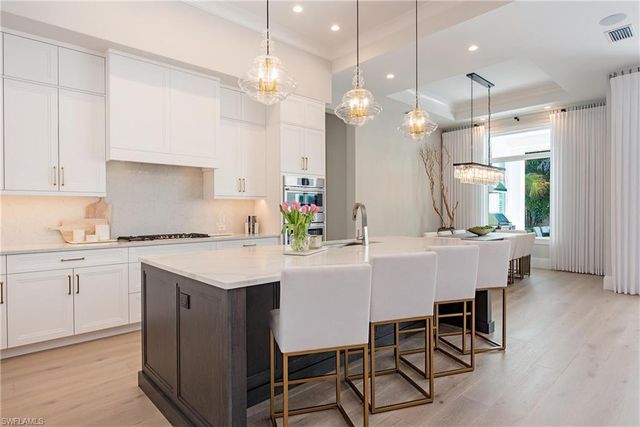 6830 Mangrove AVE, Naples, FL 34109