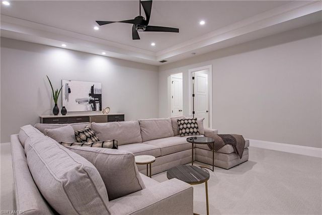 6830 Mangrove AVE, Naples, FL 34109