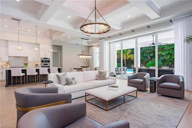 6830 Mangrove AVE, Naples, FL 34109