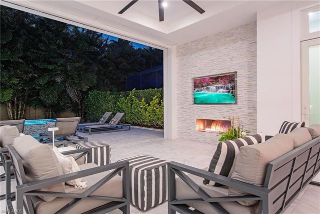 6830 Mangrove AVE, Naples, FL 34109