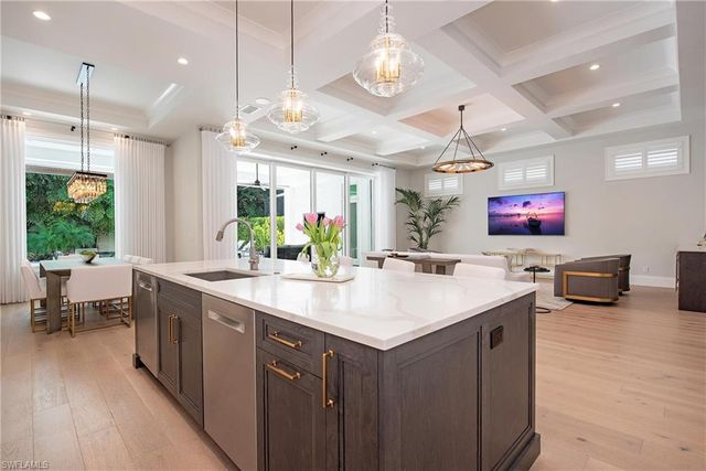 6830 Mangrove AVE, Naples, FL 34109