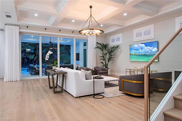 6830 Mangrove AVE, Naples, FL 34109