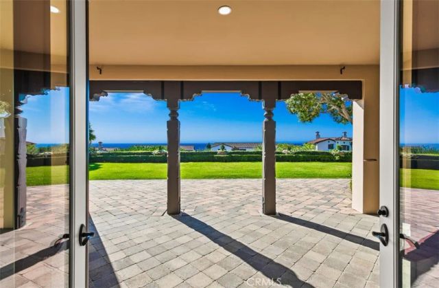 8 Whalers Bluff, Newport Coast, CA 92657