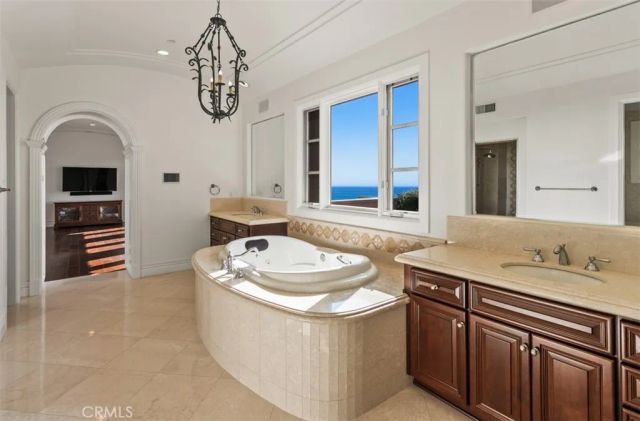 8 Whalers Bluff, Newport Coast, CA 92657