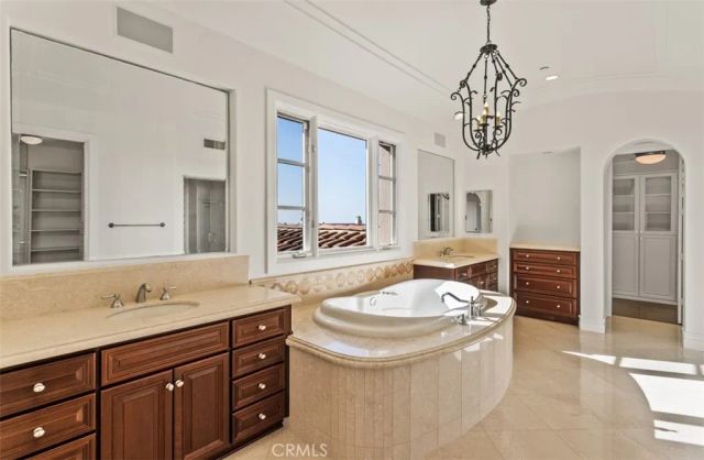 8 Whalers Bluff, Newport Coast, CA 92657