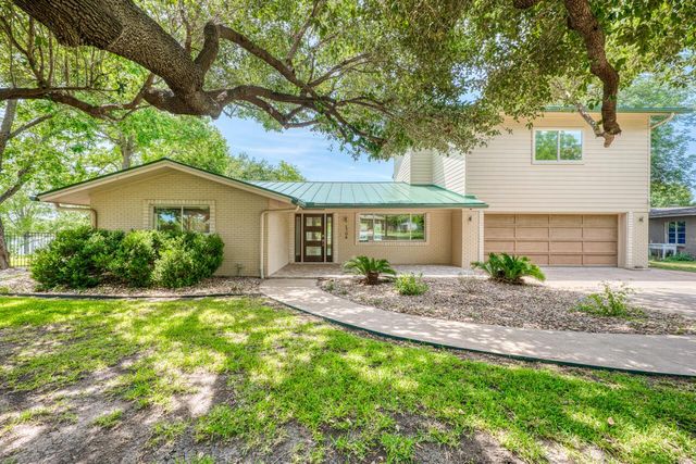 1704 Bluebonnet LN, Kingsland, TX 78639