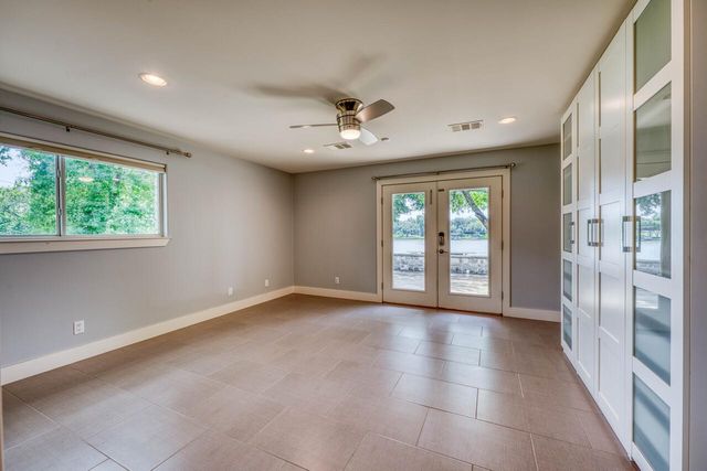 1704 Bluebonnet LN, Kingsland, TX 78639
