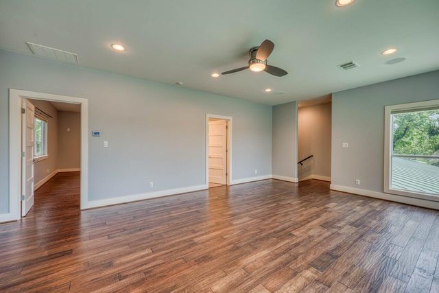 1704 Bluebonnet LN, Kingsland, TX 78639